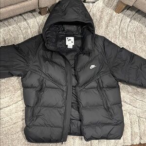 Nike Windrunner PrimaLoft®
Men's Storm-FIT Hooded Puffer Jacket